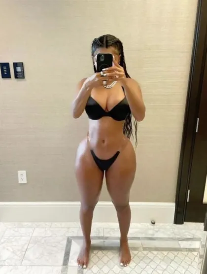 Paola escort profile in Chesterfield
